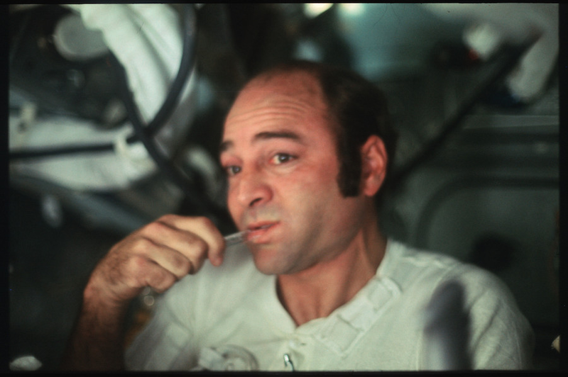 Illustration for article titled NASA Just Released 8,400+ Incredible High-Res Images From The Apollo Program